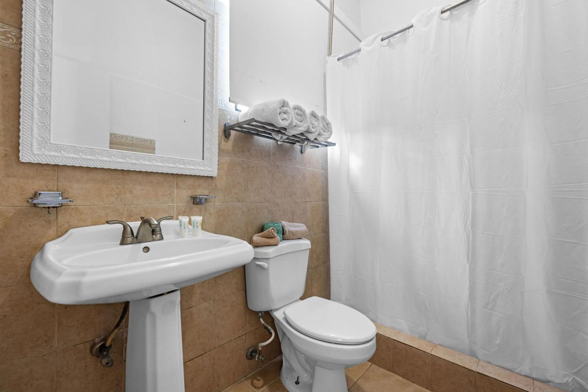 Borinquen Beach Inn San Juan Zewnętrze zdjęcie
